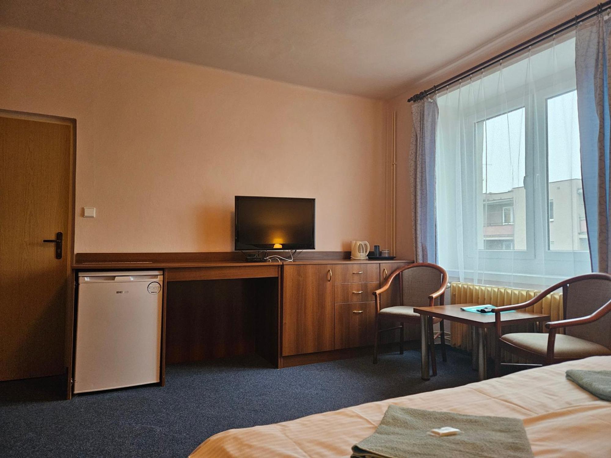 Hotel Trim Пардубице Екстериор снимка