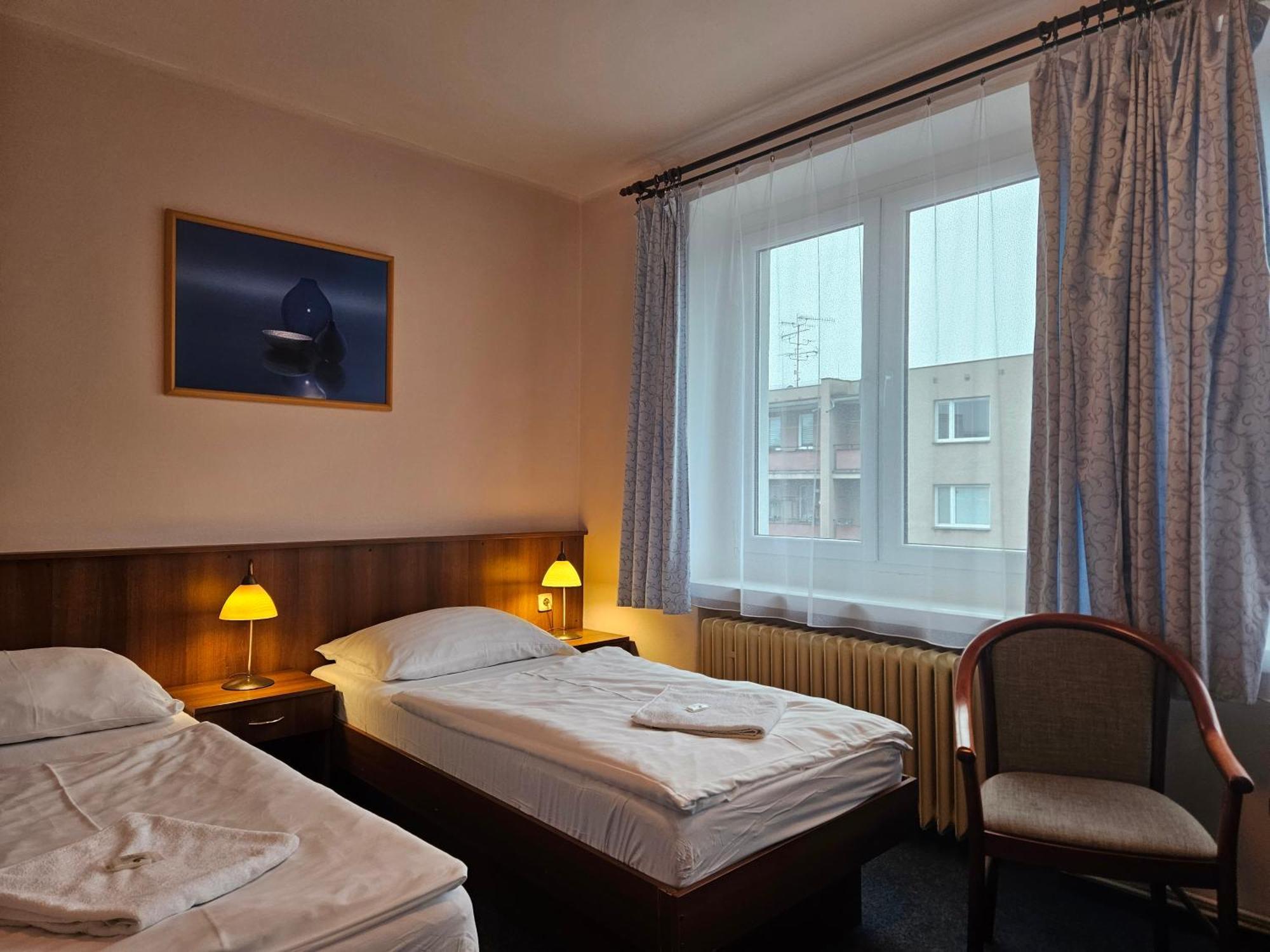 Hotel Trim Пардубице Екстериор снимка