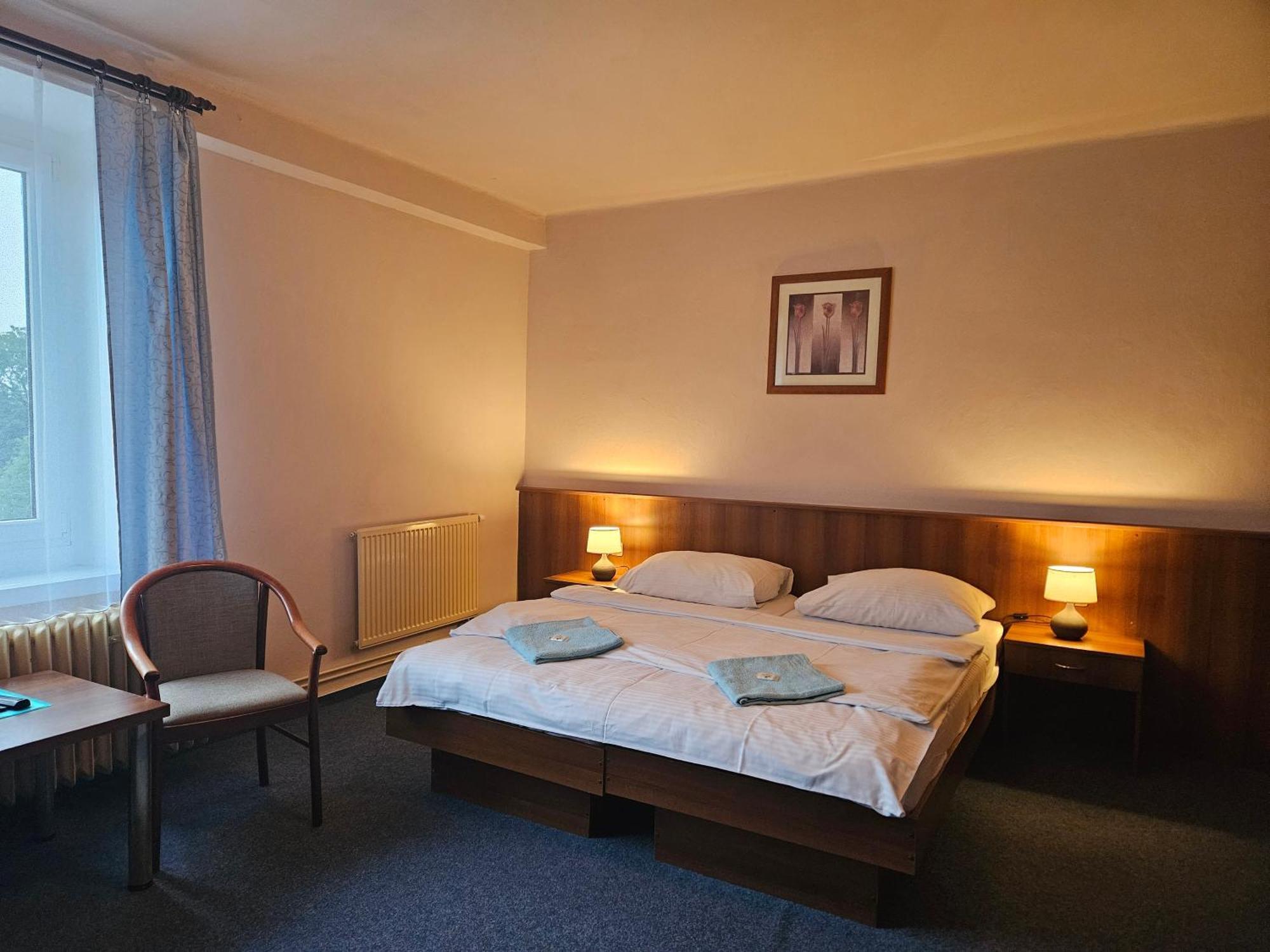 Hotel Trim Пардубице Екстериор снимка