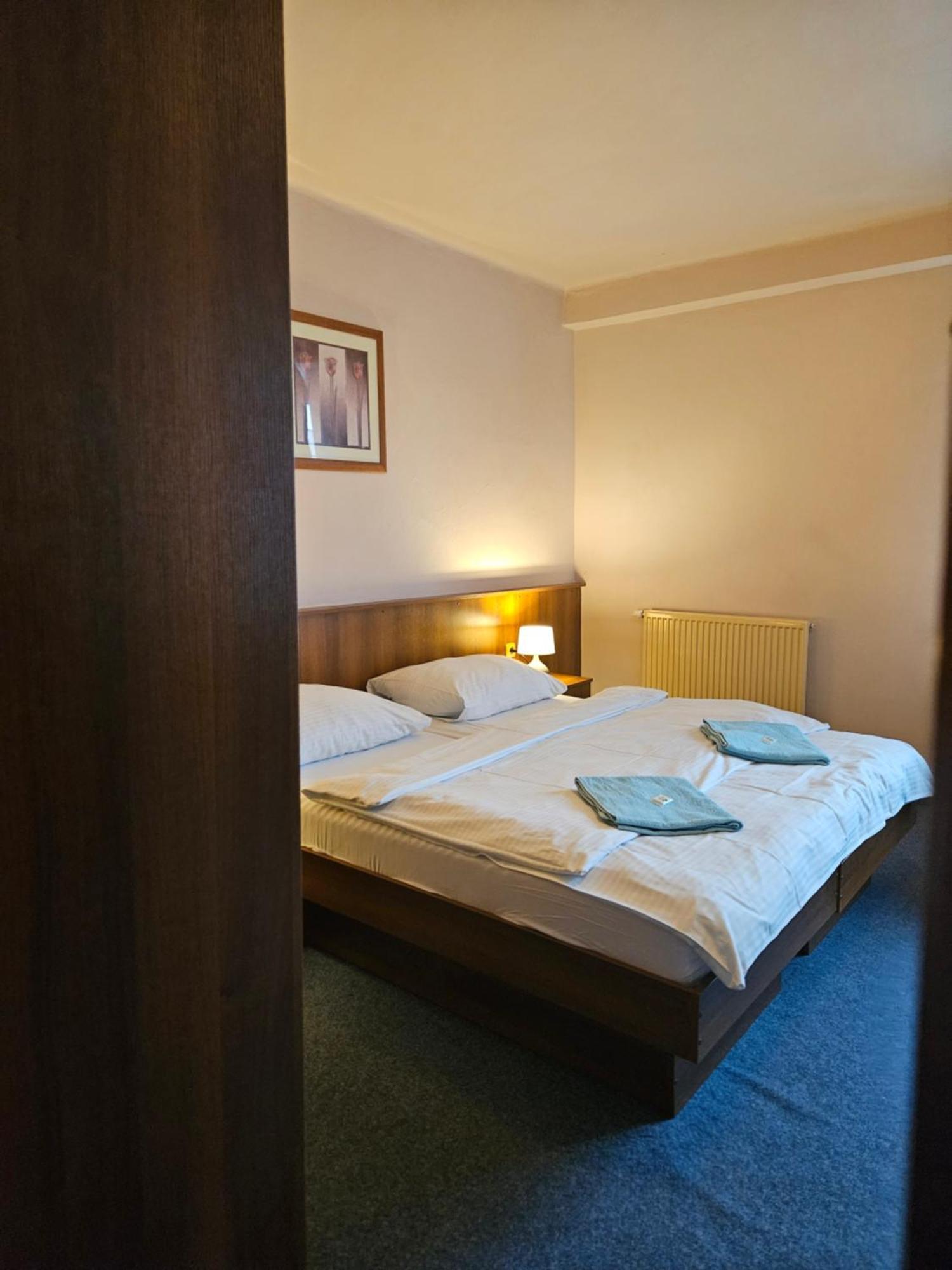 Hotel Trim Пардубице Екстериор снимка