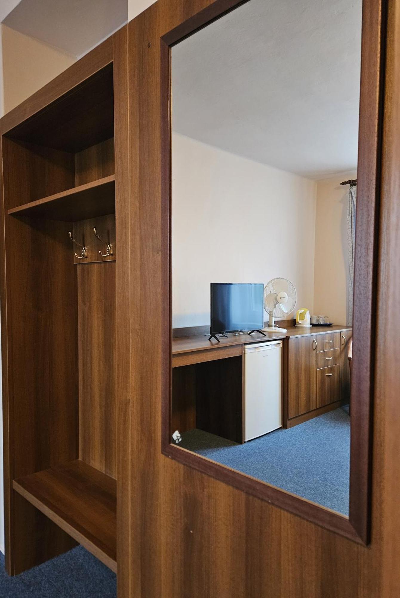 Hotel Trim Пардубице Екстериор снимка