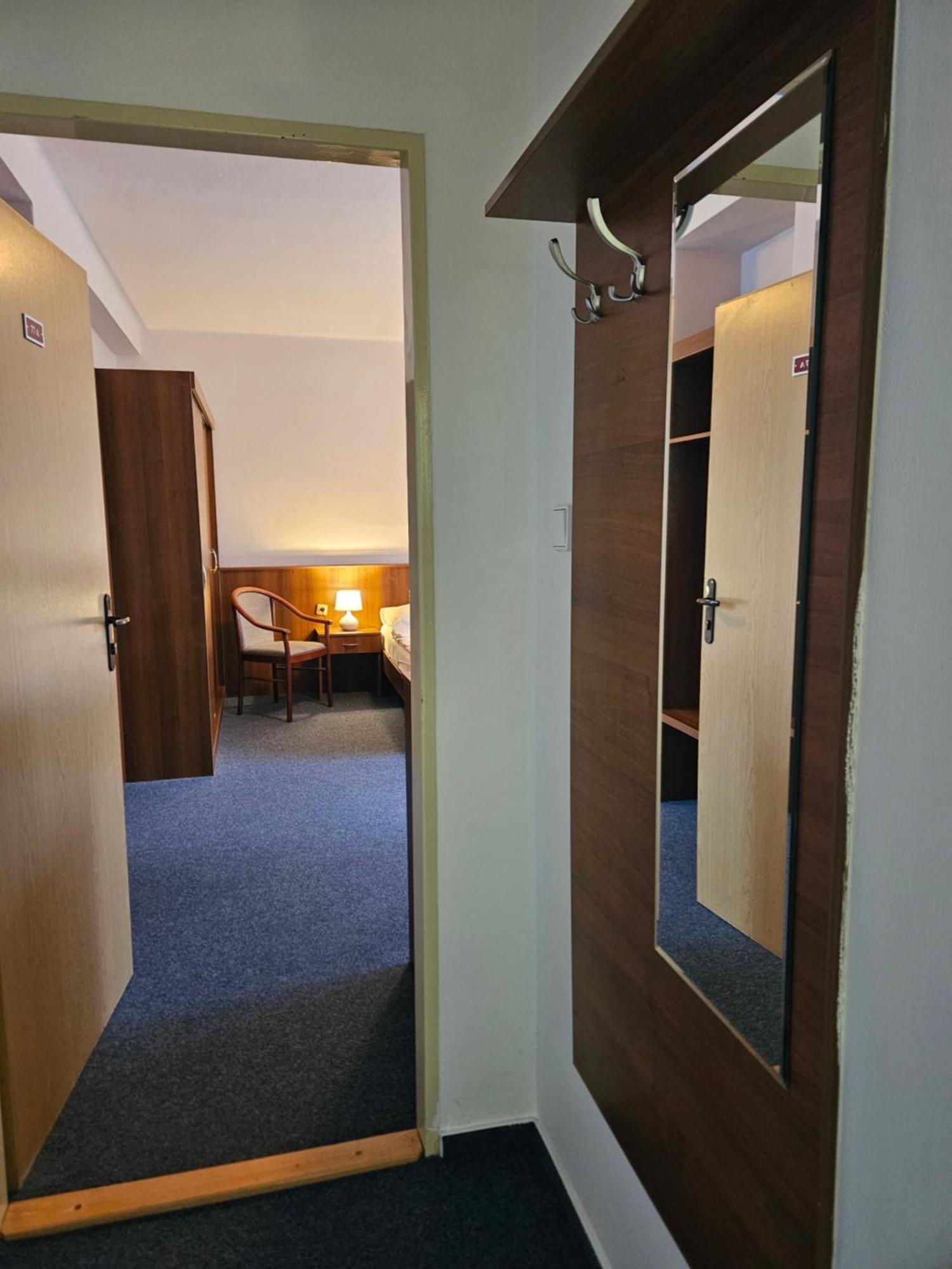 Hotel Trim Пардубице Екстериор снимка
