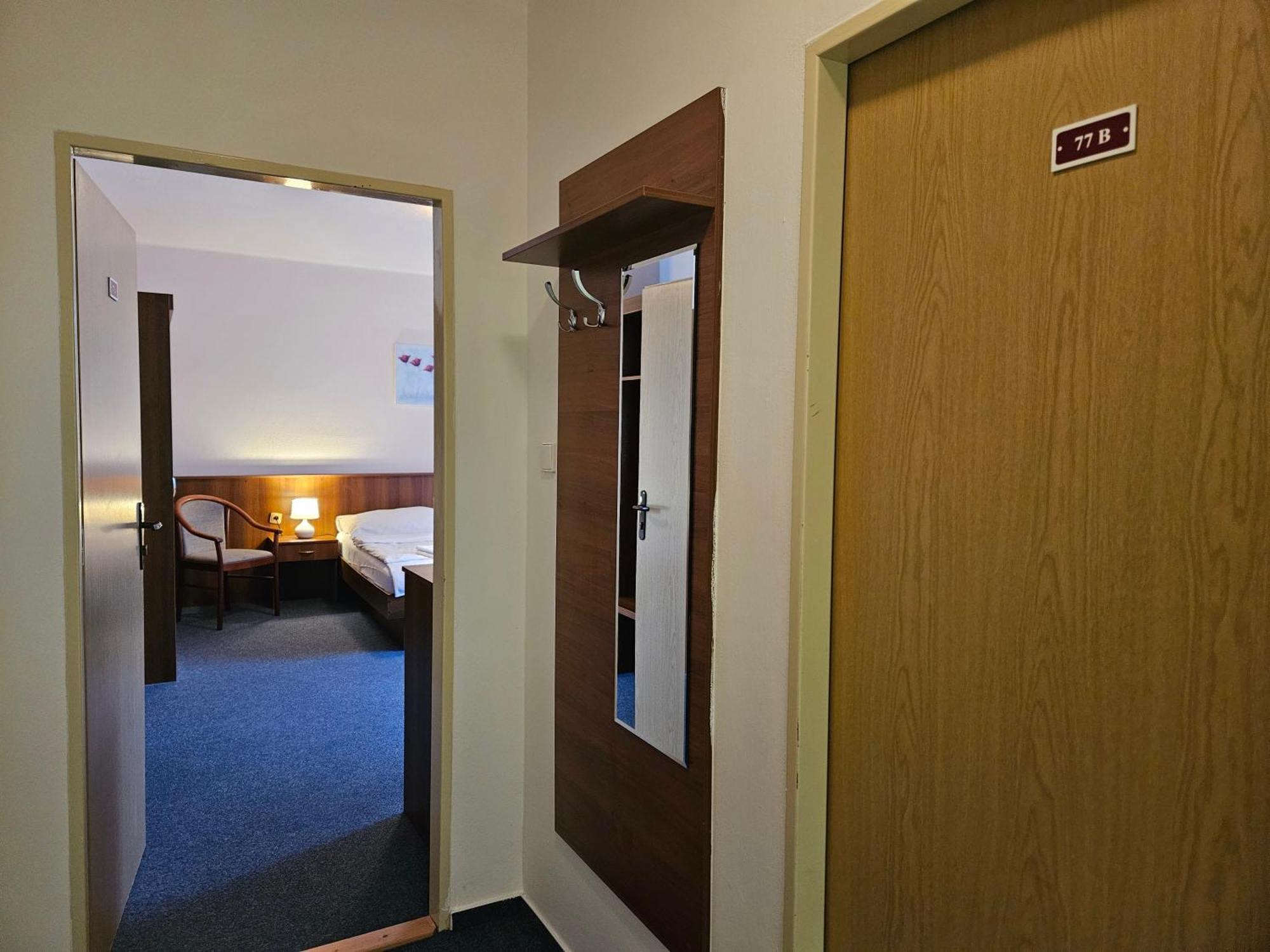 Hotel Trim Пардубице Екстериор снимка