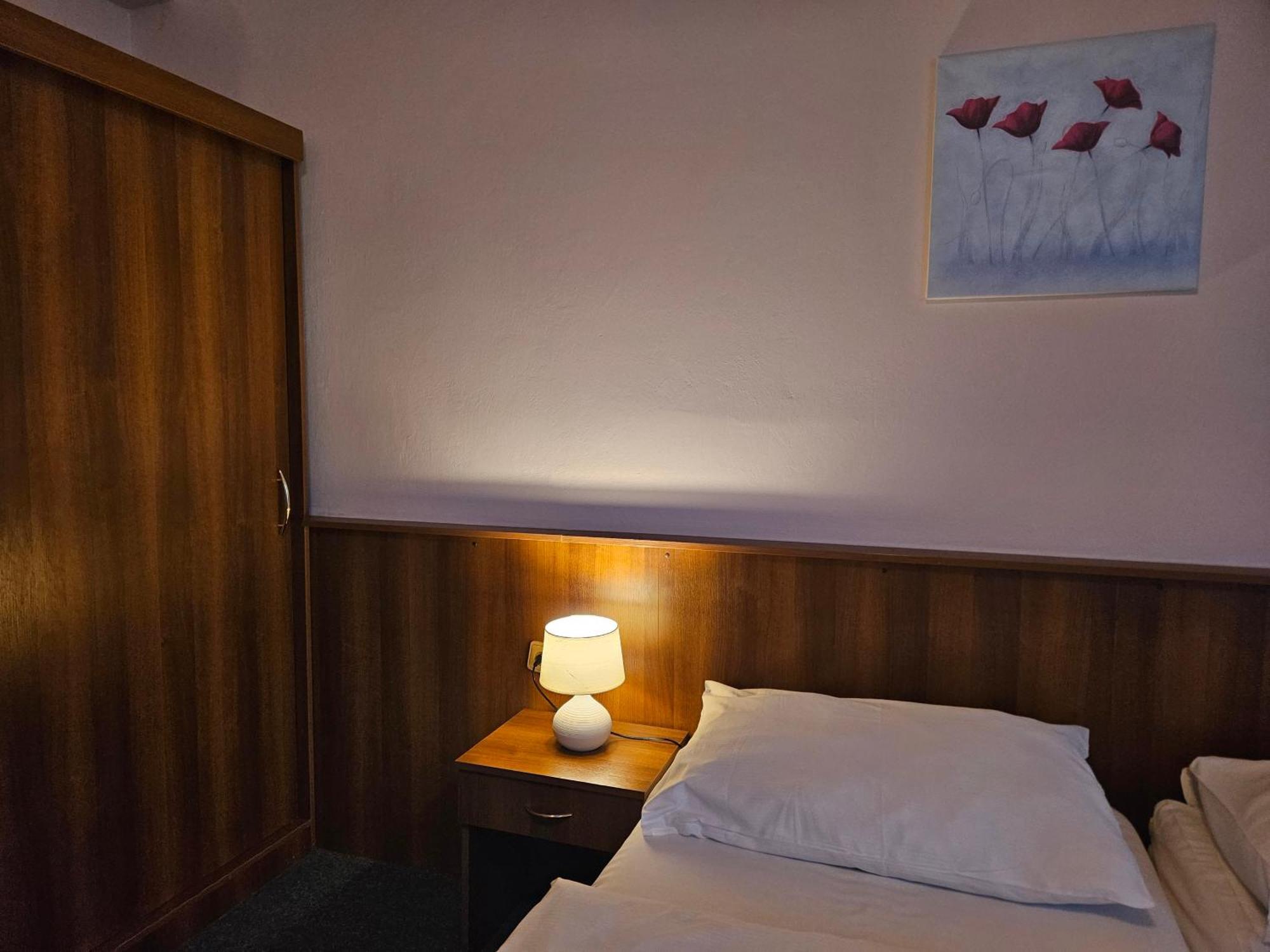 Hotel Trim Пардубице Екстериор снимка