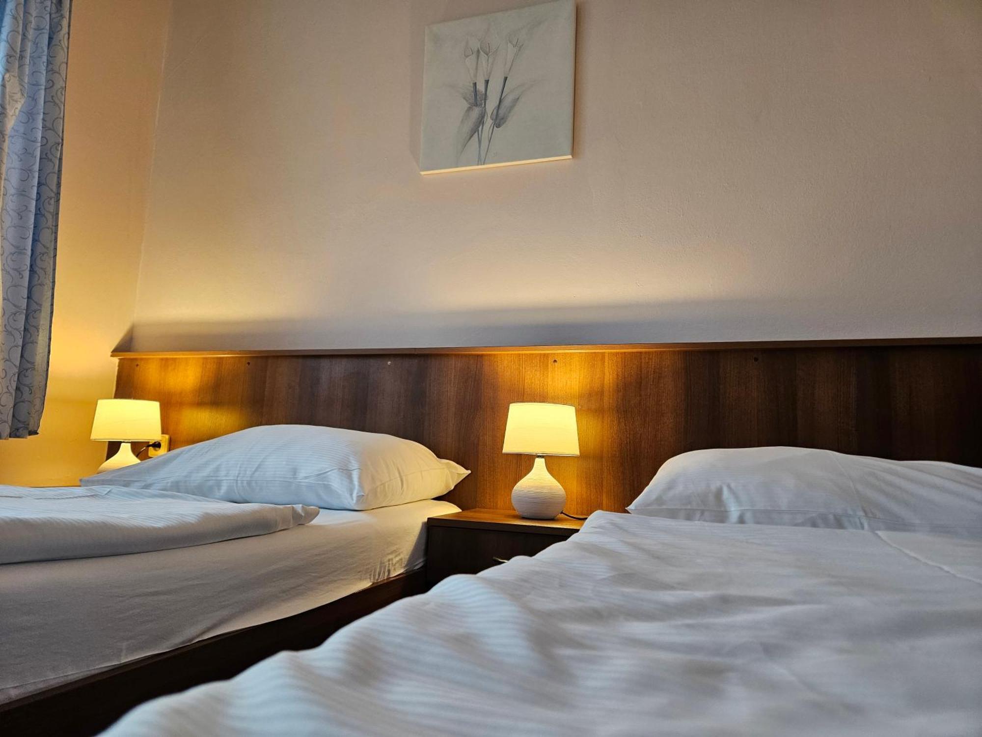 Hotel Trim Пардубице Екстериор снимка
