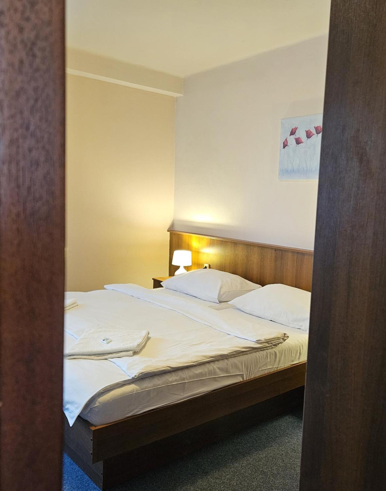 Hotel Trim Пардубице Екстериор снимка