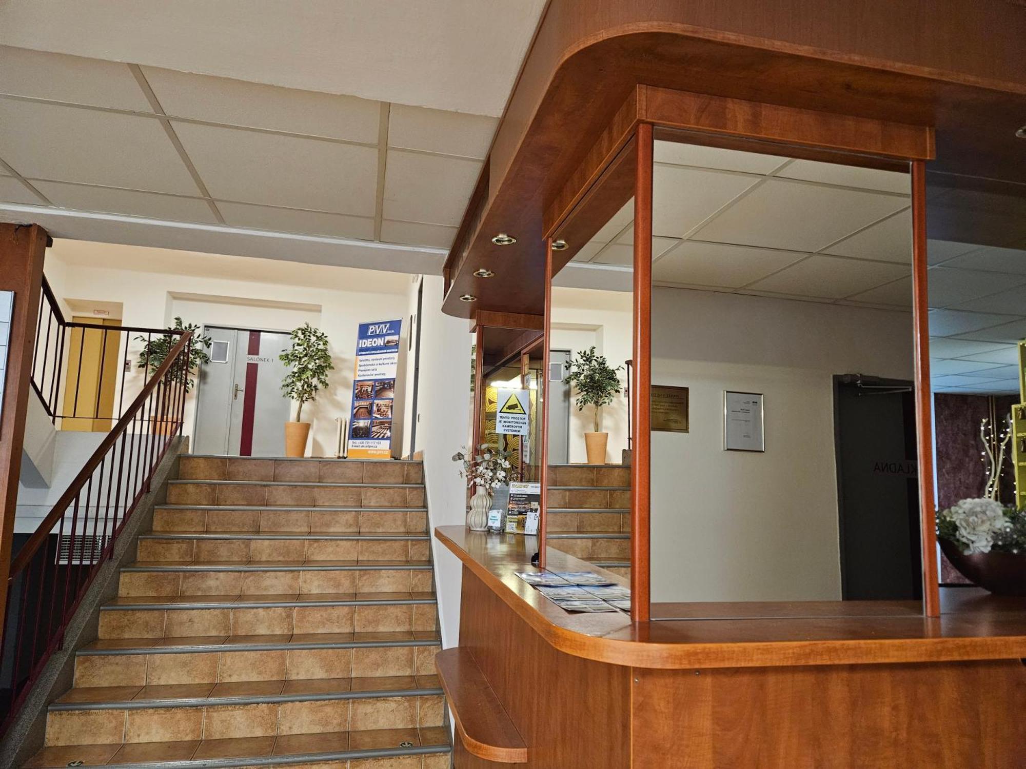 Hotel Trim Пардубице Екстериор снимка