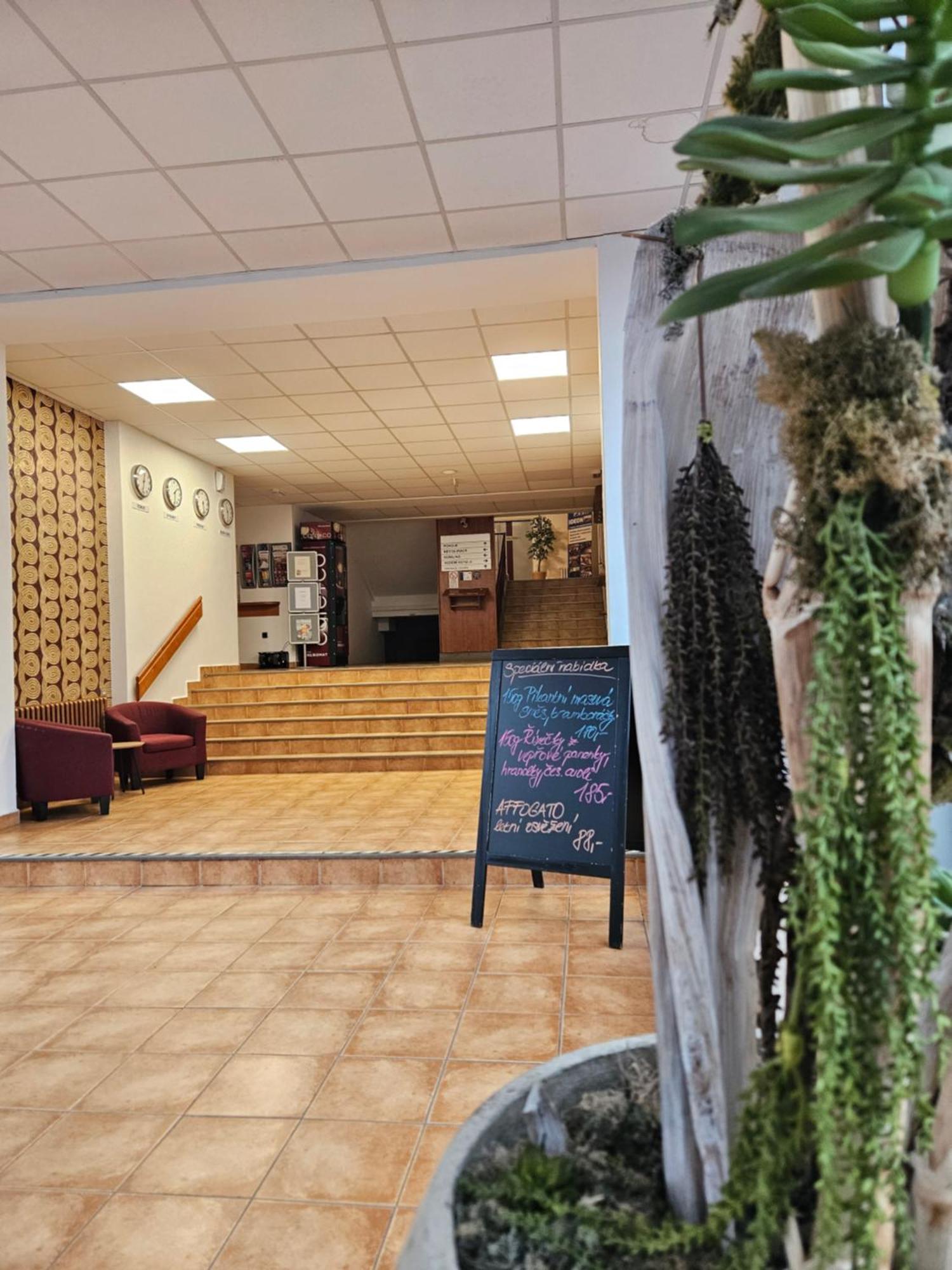 Hotel Trim Пардубице Екстериор снимка