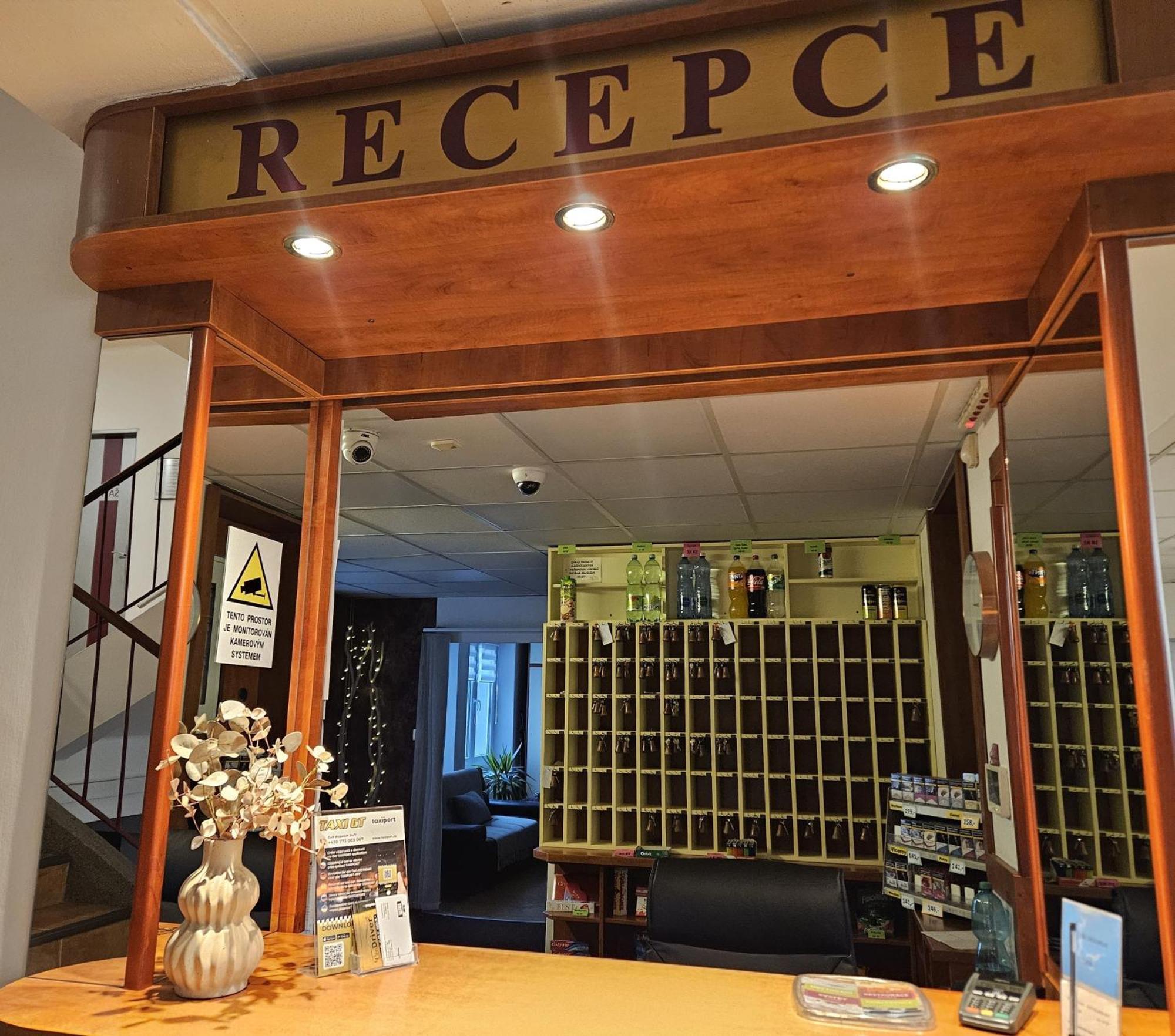 Hotel Trim Пардубице Екстериор снимка