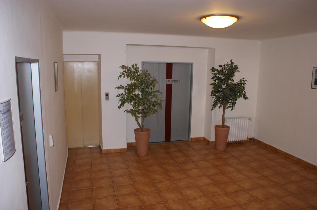 Hotel Trim Пардубице Екстериор снимка