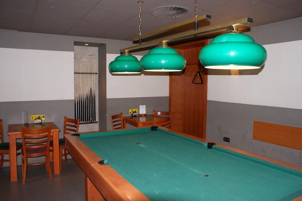 Hotel Trim Пардубице Екстериор снимка
