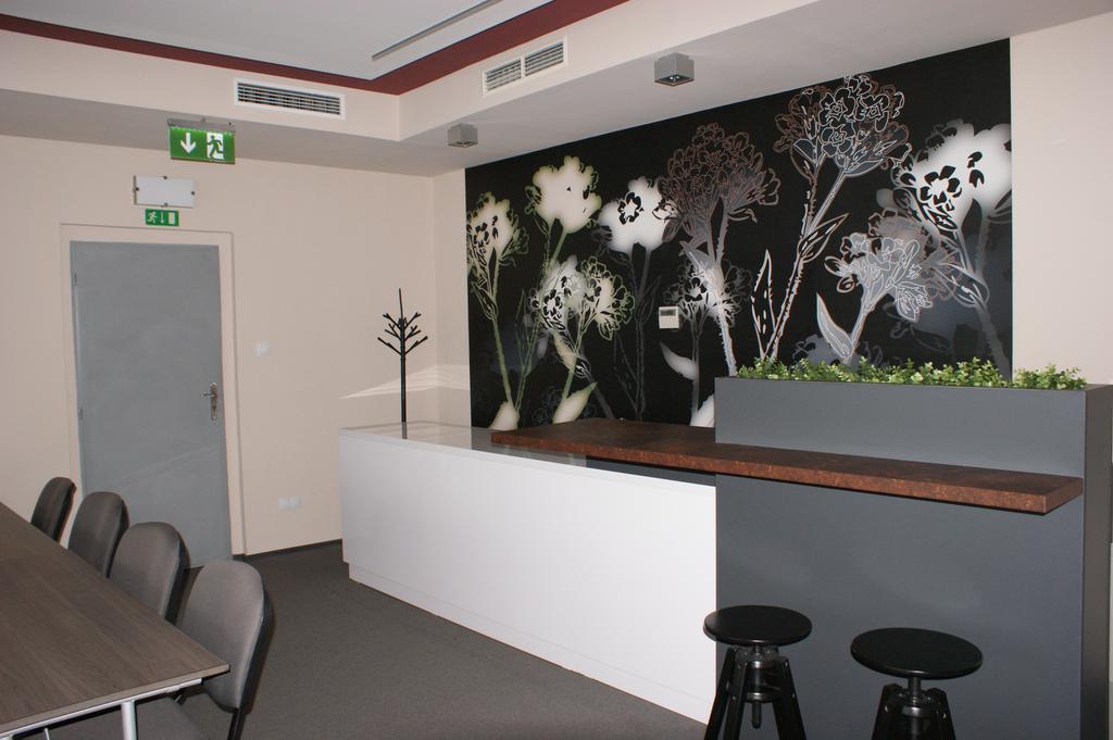 Hotel Trim Пардубице Екстериор снимка