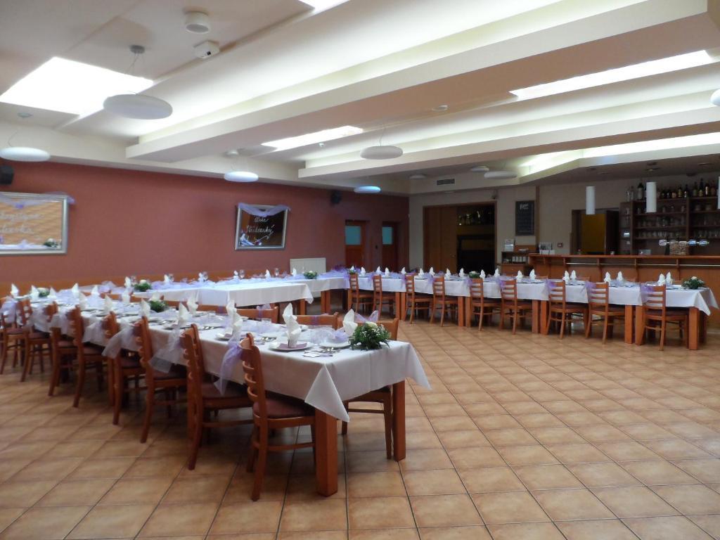 Hotel Trim Пардубице Екстериор снимка